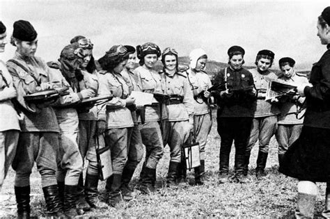 İkinci Dünya Savaşı'nın En Önemli Müttefikleri: Sovyetler Birliği'nin Rolü ve Katkıları